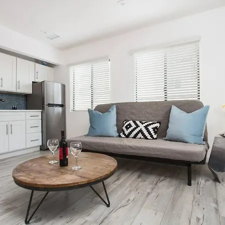 Sunny 1 Bedroom In The Heart Of Venice Beach - #3
